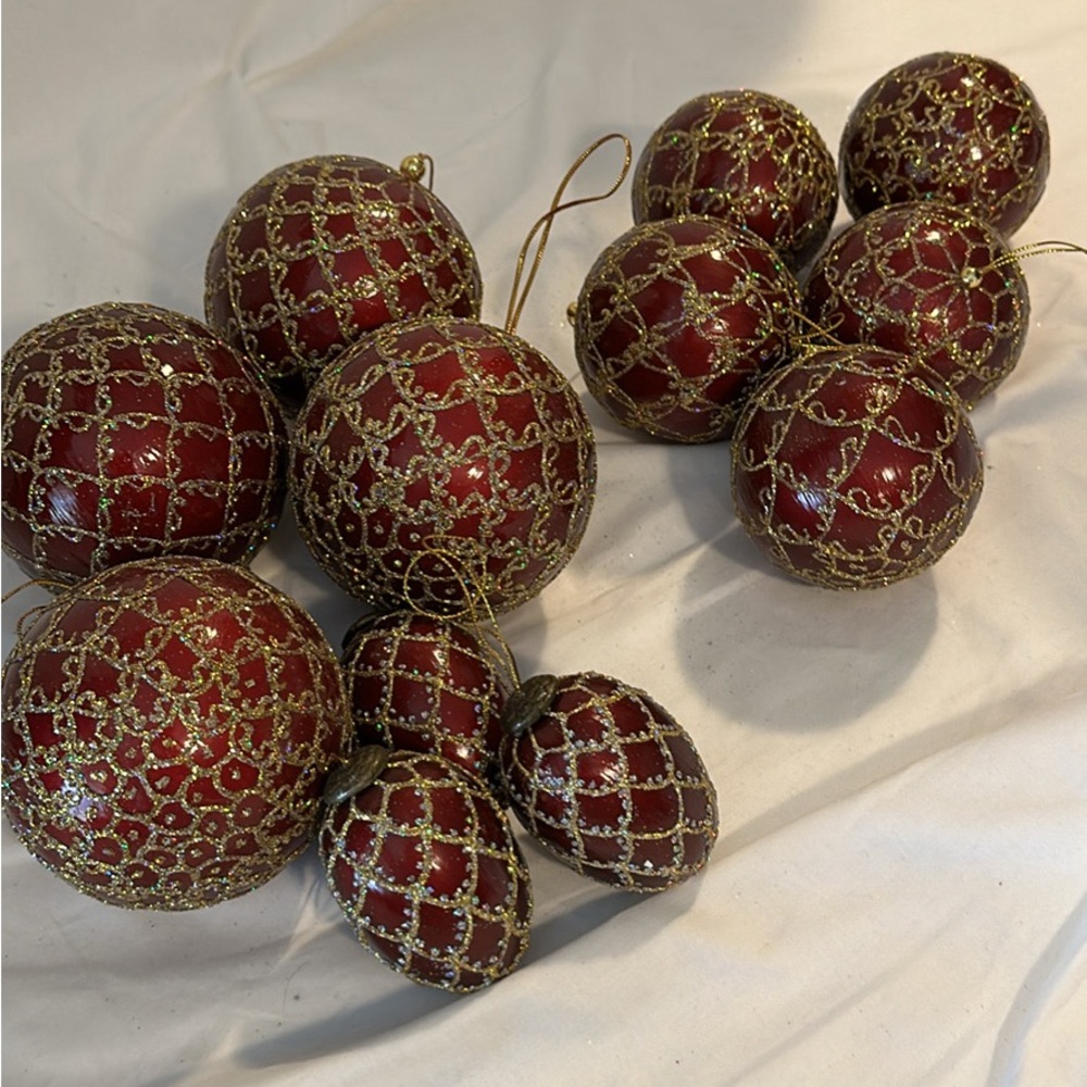 Set of 12 ornaments